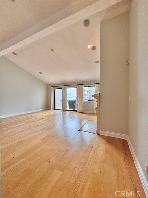 Detail Gallery Image 2 of 30 For 1301 S Catalina #K,  Redondo Beach,  CA 90277 - 2 Beds | 3 Baths