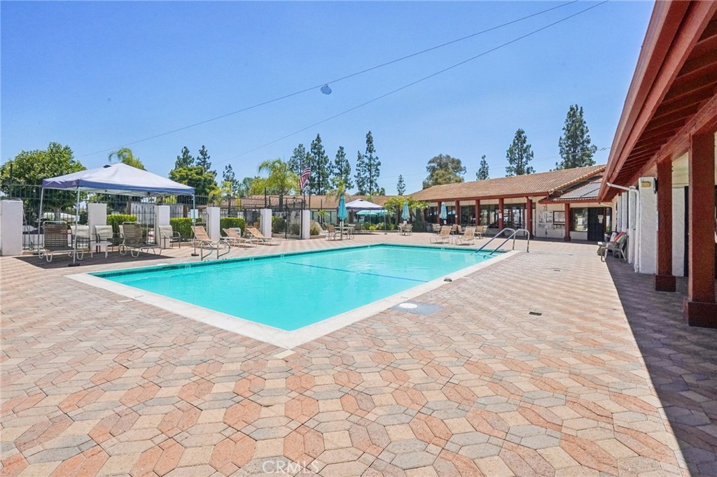 https://media.crmls.org/medias/9be6e78f-e4e0-4011-961a-eb8d77164d96.jpg?preset=X-Large