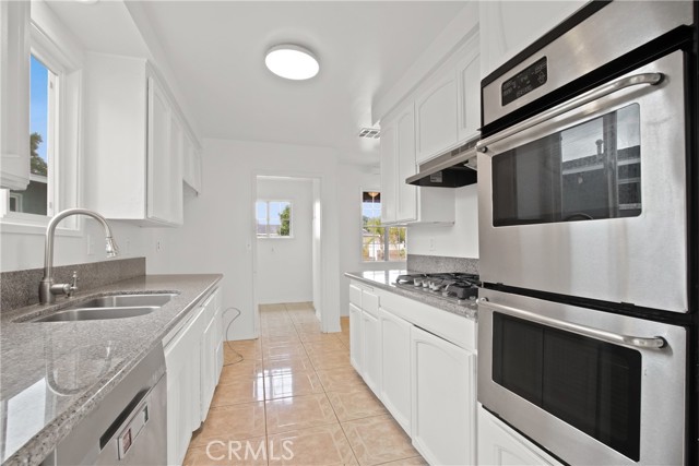 352 Granada Court, La Habra CA: https://media.crmls.org/medias/9be7128d-b13e-4676-a916-43d103c84de8.jpg