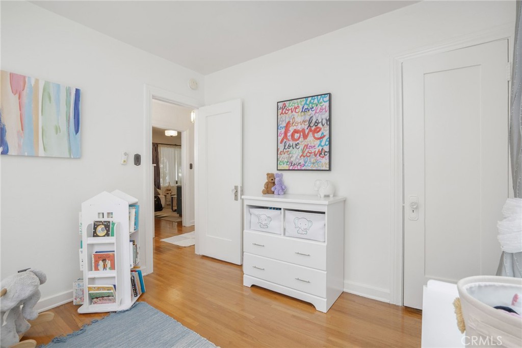https://media.crmls.org/medias/9be7a9db-4d61-4087-bfc4-b04245837c30.jpg?preset=X-Large