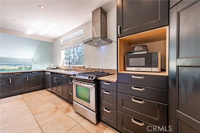 Detail Gallery Image 10 of 29 For 8665 Valley Circle Bld, West Hills,  CA 91304 - 3 Beds | 2/1 Baths
