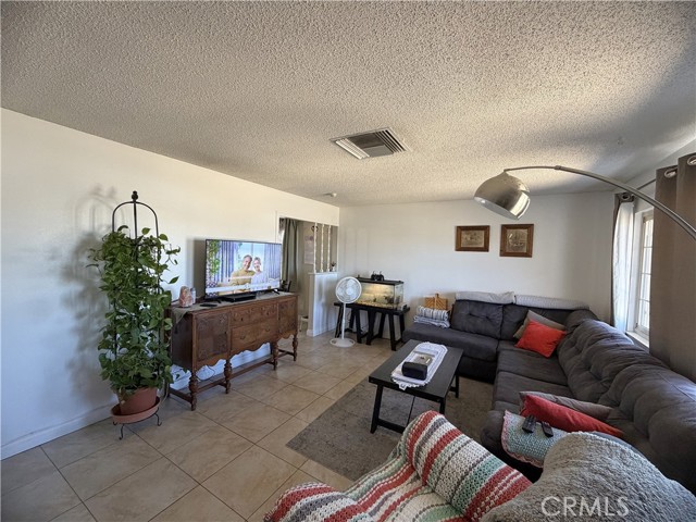 Detail Gallery Image 2 of 24 For 1600 Church St, Barstow,  CA 92311 - 4 Beds | 1/1 Baths