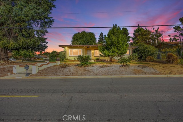 Detail Gallery Image 2 of 41 For 902 E 11th St, Beaumont,  CA 92223 - 4 Beds | 2 Baths