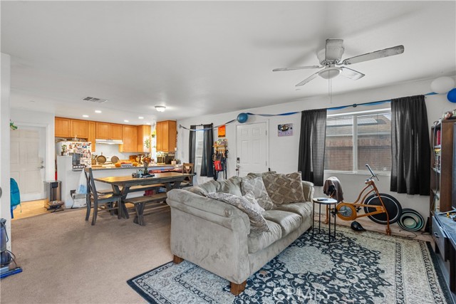 Detail Gallery Image 5 of 25 For 26142 Gravett Pl, Saugus,  CA 91350 - 4 Beds | 3 Baths