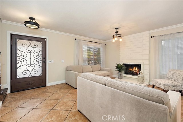 Detail Gallery Image 6 of 40 For 1027 Eclipse, Ontario,  CA 91762 - 4 Beds | 2/1 Baths