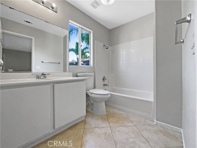 7411 Bull Run Place, Fontana CA: https://media.crmls.org/medias/9be975a2-c797-4cce-a9e8-f7e88bc6b93a.jpg