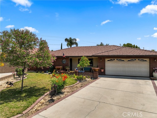 Detail Gallery Image 1 of 37 For 823 Sandwagon Cir, Hemet,  CA 92544 - 4 Beds | 2 Baths