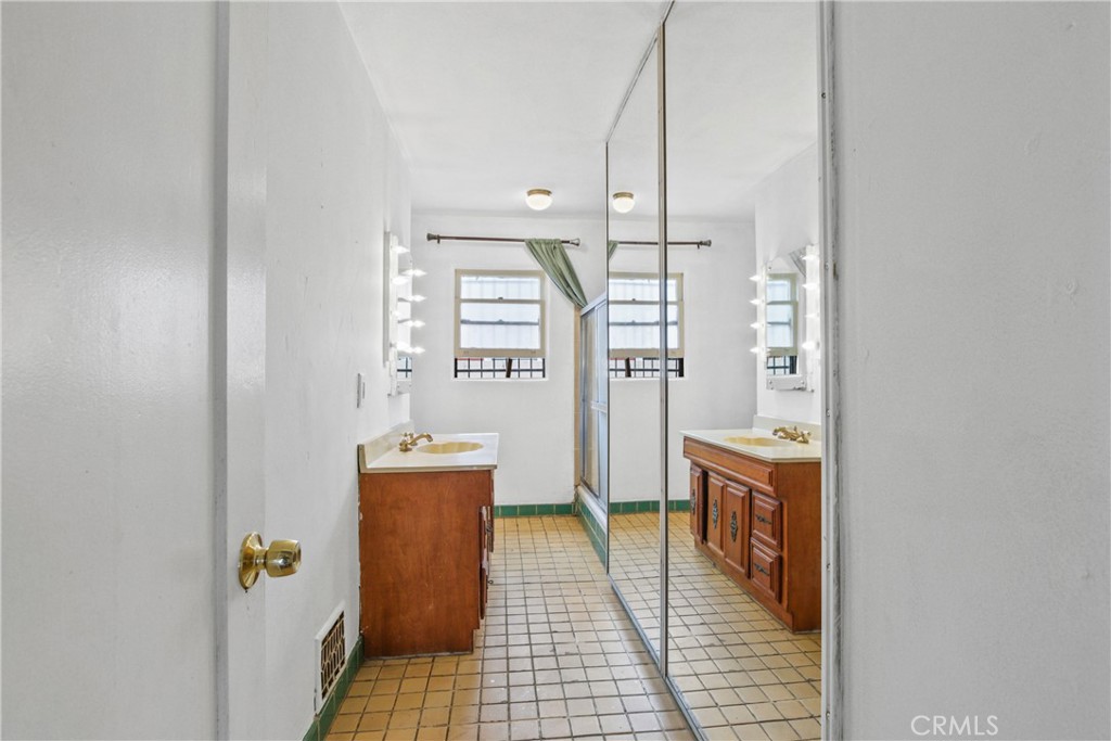 9bea37f8 7f58 4f36 8e3e D5704dc21002