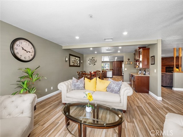 Detail Gallery Image 9 of 61 For 9150 Boxwood Ave, Fontana,  CA 92335 - 3 Beds | 2 Baths