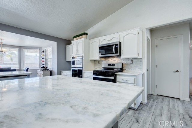 Detail Gallery Image 16 of 42 For 19783 Lara Ln, Apple Valley,  CA 92308 - 4 Beds | 3 Baths