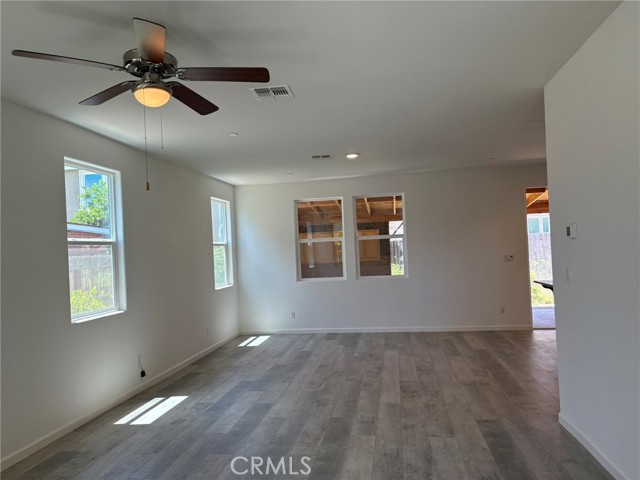 Detail Gallery Image 3 of 24 For 70 Drake St, Madera,  CA 93638 - 4 Beds | 2/1 Baths