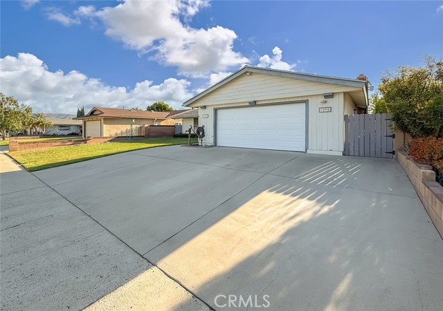 2191 Hilldale Avenue, Simi Valley CA: https://media.crmls.org/medias/9beb703a-ece3-4f7b-8669-61f1d0f44e84.jpg