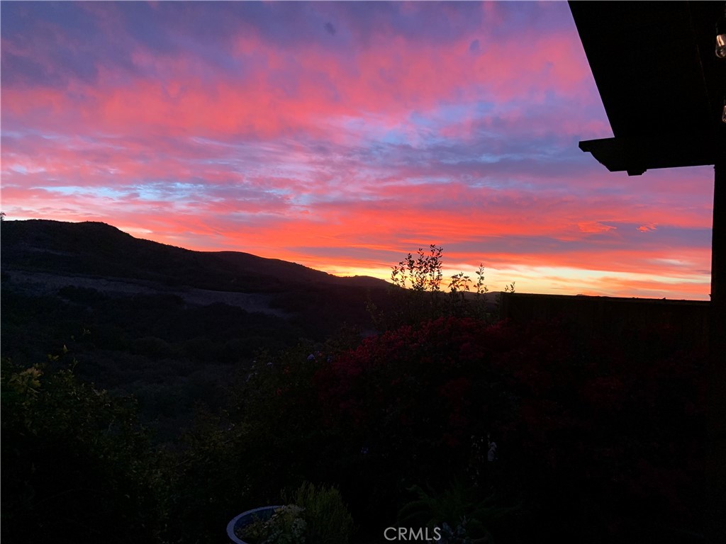 https://media.crmls.org/medias/9bec0945-b995-4b00-913c-27007f0edde7.jpg?preset=X-Large