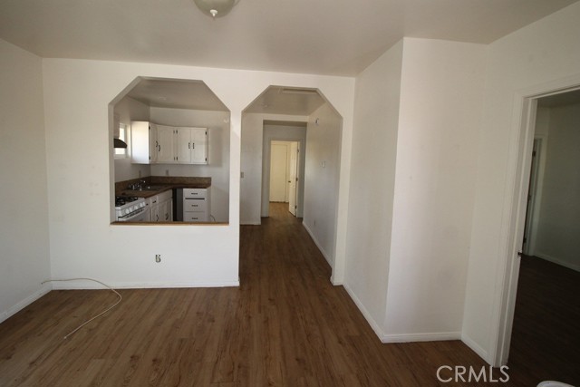 404 N 4th Avenue, Barstow CA: https://media.crmls.org/medias/9bec17b8-cbab-439e-a38a-4f62f5dc515a.jpg
