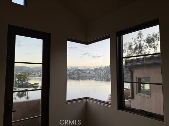 Detail Gallery Image 9 of 16 For 22322 Whirlaway Ct, Canyon Lake,  CA 92587 - 4 Beds | 4/2 Baths