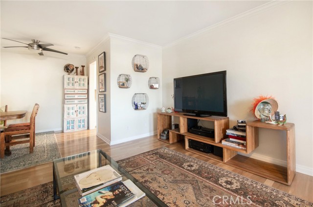 2615 SANTA ANA Avenue, Costa Mesa CA: https://media.crmls.org/medias/9bed8292-ef96-4708-ba3e-9ba964ebf9e3.jpg