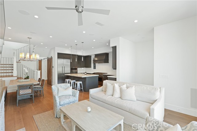 Detail Gallery Image 8 of 42 For 708 Heliotrope, Corona Del Mar,  CA 92625 - 3 Beds | 3 Baths