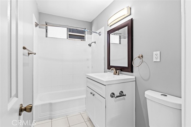1106 Pacific Avenue, Long Beach CA: https://media.crmls.org/medias/9bedd030-b717-4e0f-a326-be706b768ac0.jpg