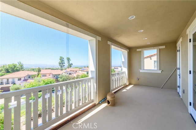 62 Heirloom, Irvine CA: https://media.crmls.org/medias/9bee52b4-8c88-4b2f-8105-a459f1dc601e.jpg