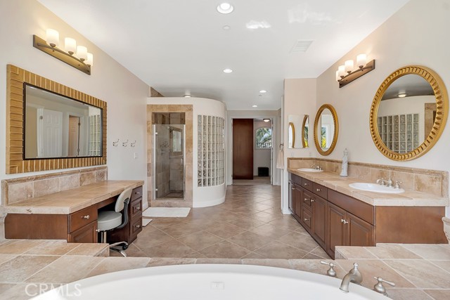 Detail Gallery Image 31 of 69 For 22774 Hialeah Way, Chatsworth,  CA 91311 - 5 Beds | 5/1 Baths