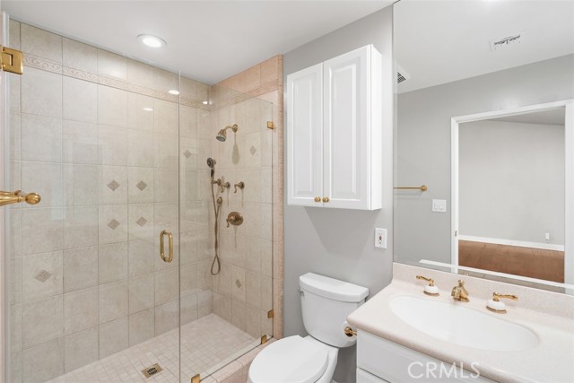 Detail Gallery Image 22 of 27 For 5551 Valerie Ave, Woodland Hills,  CA 91367 - 4 Beds | 2 Baths