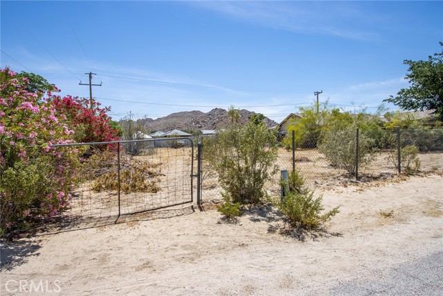 Detail Gallery Image 2 of 15 For 61929 Grand View Cir, Joshua Tree,  CA 92252 - – Beds | – Baths