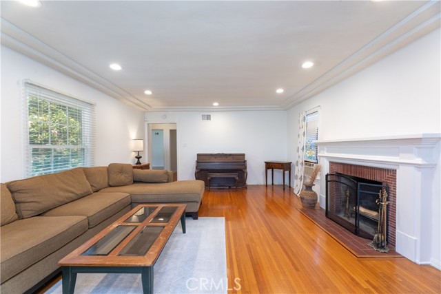 3766 Rose Avenue, Long Beach CA: https://media.crmls.org/medias/9beedb03-3542-431f-be87-23120248b4e4.jpg