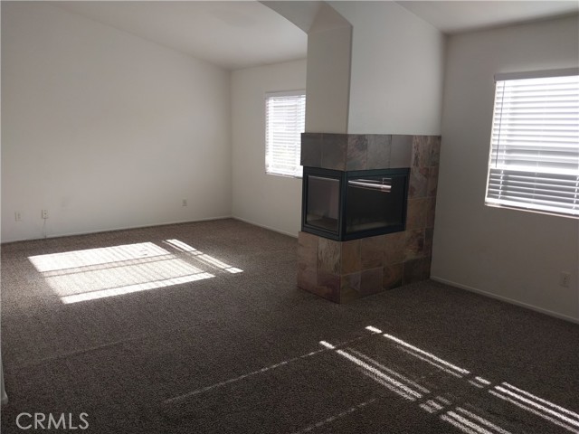 Detail Gallery Image 14 of 18 For 935 Redtail Dr, Corona,  CA 92879 - 4 Beds | 2/1 Baths