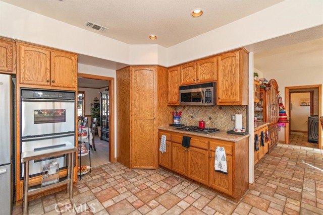 Detail Gallery Image 16 of 42 For 19985 Red Feather Rd, Apple Valley,  CA 92307 - 3 Beds | 2/1 Baths