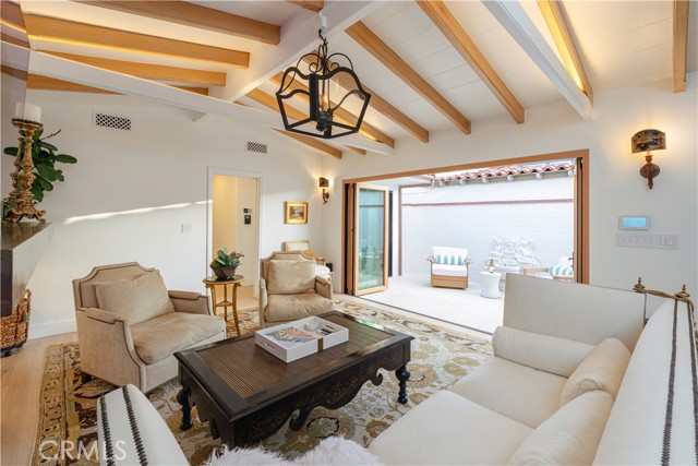 Detail Gallery Image 10 of 61 For 106 via Cordova, Newport Beach,  CA 92663 - 2 Beds | 2 Baths