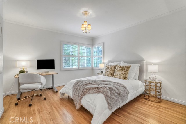4299 Bakman Avenue, Studio City CA: https://media.crmls.org/medias/9bf1906c-7ea7-463e-8bbb-e2a404469ad6.jpg
