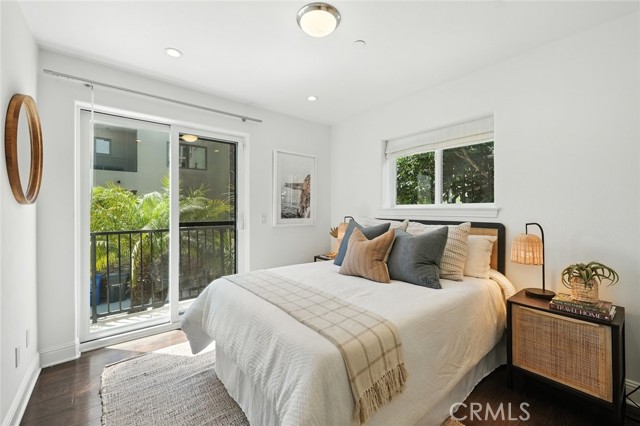 213 Seaview Street, Manhattan Beach CA: https://media.crmls.org/medias/9bf1edd0-f73f-4169-b002-2f4cf06a02d1.jpg