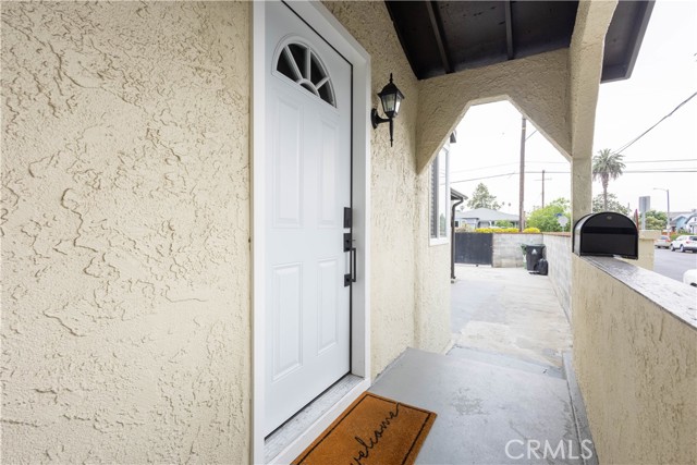 3720 S St Andrews Place, Los Angeles CA: https://media.crmls.org/medias/9bf2ceb5-c64c-43c6-8566-b5d8af40aa3a.jpg