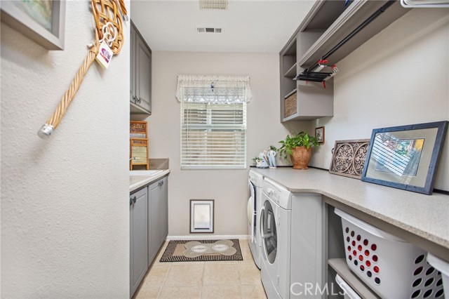 6347 Lyndsey Street, Eastvale CA: https://media.crmls.org/medias/9bf2d661-970e-42de-a5e2-e1d02c88b67f.jpg