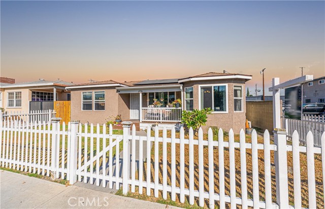 1915 E 55th Street, Long Beach CA: https://media.crmls.org/medias/9bf353d5-cc3b-4e58-9f69-24f2070778db.jpg