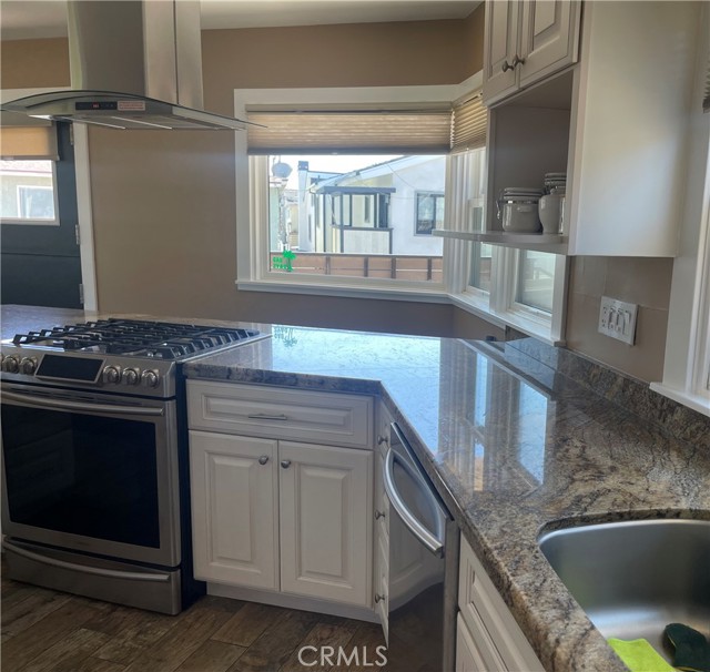 Detail Gallery Image 5 of 17 For 505 Park, Newport Beach,  CA 92662 - 2 Beds | 1 Baths