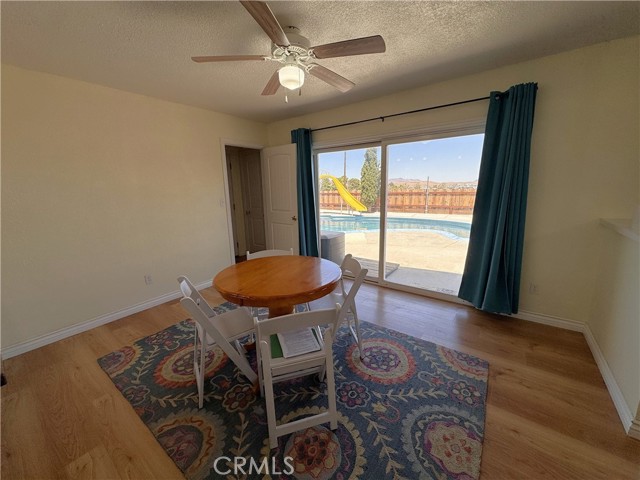 417 Fenoak Drive, Barstow CA: https://media.crmls.org/medias/9bf3cd1a-7add-45fb-a70a-5acc8785cd2e.jpg