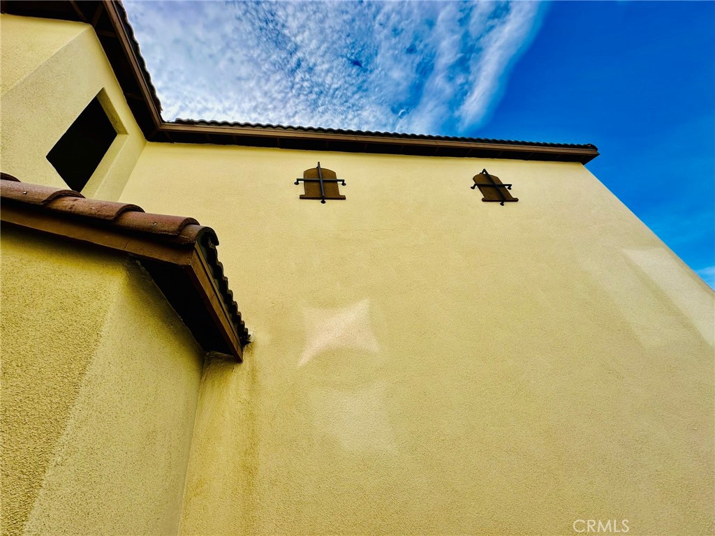 https://media.crmls.org/medias/9bf56ac5-fc3c-4a65-9517-a0be4bd6c86c.jpg?preset=X-Large