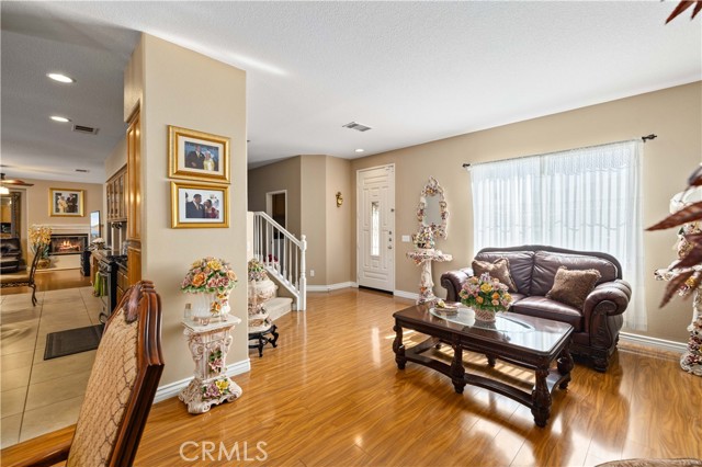 39243 Nicole Drive, Palmdale CA: https://media.crmls.org/medias/9bf66b87-2138-4b3d-9330-6626601b47b4.jpg