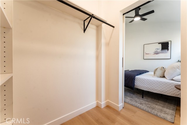 Detail Gallery Image 19 of 33 For 16122 San Fernando Mission Bld, Granada Hills,  CA 91344 - 5 Beds | 5 Baths