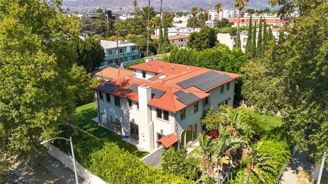 11159 La Maida Street, North Hollywood CA: https://media.crmls.org/medias/9bf87e35-2556-4f72-8ef9-78871fdde0aa.jpg