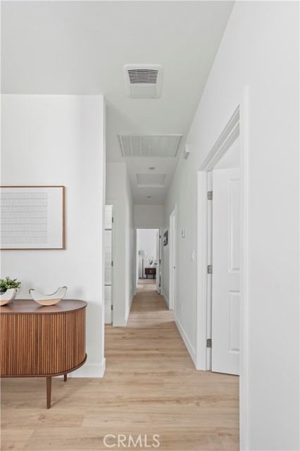 Detail Gallery Image 5 of 13 For 1056 Walter Ave #2,  Tustin,  CA 92780 - 3 Beds | 2 Baths