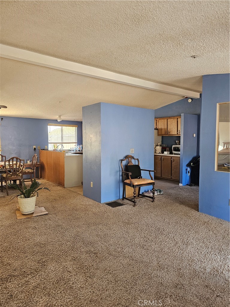 https://media.crmls.org/medias/9bf9dc8d-e3d8-4ee0-8e8b-8f244c7203fb.jpg?preset=X-Large
