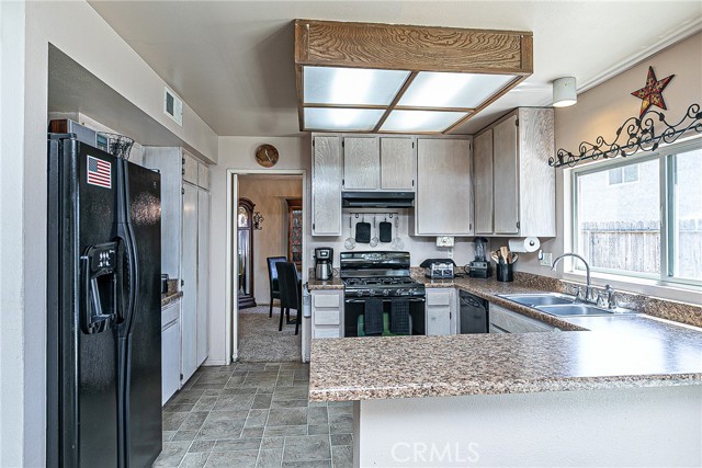 Detail Gallery Image 10 of 26 For 420 E Park Ave, Santa Maria,  CA 93454 - 4 Beds | 2 Baths