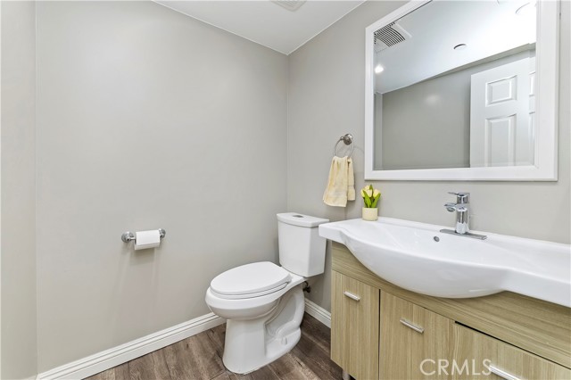 Detail Gallery Image 17 of 29 For 17525 Bodkin Ave, Lake Elsinore,  CA 92530 - 3 Beds | 2/1 Baths