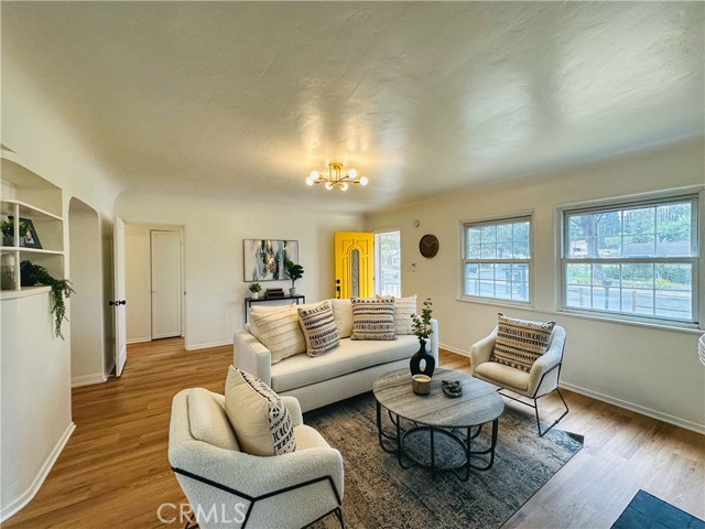 9929 Stonehurst Avenue photo 2