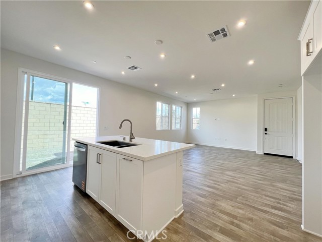 Detail Gallery Image 6 of 31 For 16068 Olivas Ln, Fontana,  CA 92336 - 4 Beds | 2/1 Baths
