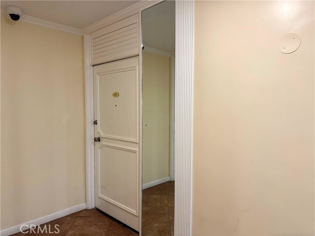 Detail Gallery Image 17 of 19 For 540 Kelton #502,  Los Angeles,  CA 90024 - 2 Beds | 2/1 Baths