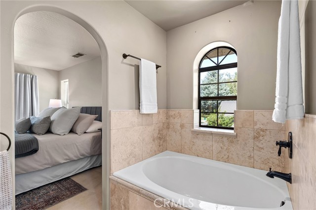 4680 Songbird, Chico CA: https://media.crmls.org/medias/9bfd4038-523f-4089-a461-91fb70a6d4e7.jpg