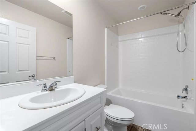 Detail Gallery Image 9 of 20 For 14700 Sherman, Van Nuys,  CA 91405 - 4 Beds | 3/1 Baths